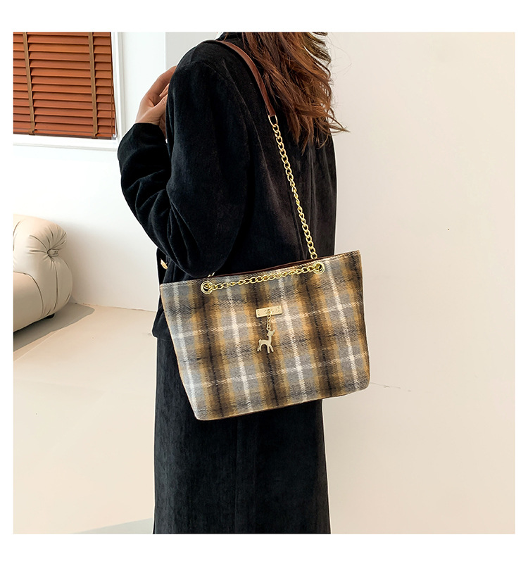Fashionable woolen trendy striped deer bag for women, new autumn 2024 collection, chain niche single-shoulder crossbody bag undefined
