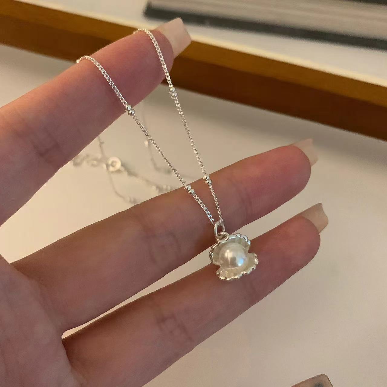 Silver (pearl shell)