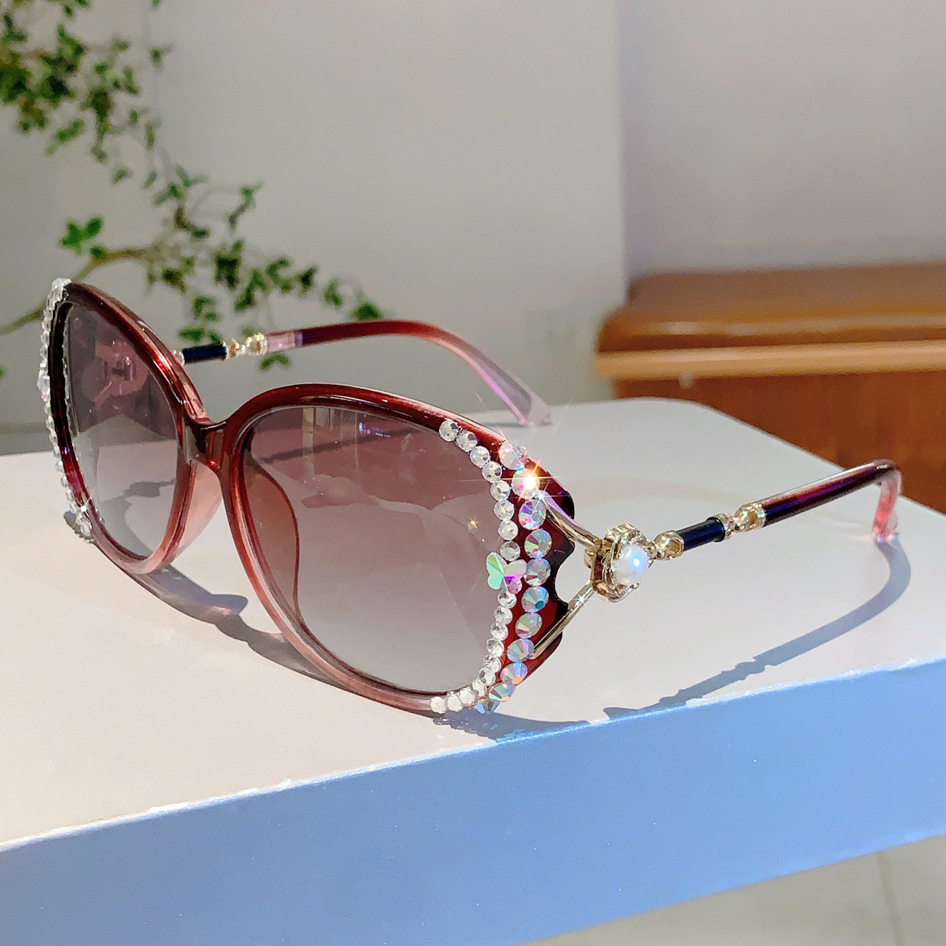 Vintage dames zonnebril met groot frame en uv bescherming_voghion.com