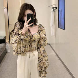 性感纯欲方领碎花泡泡袖女欧美设计感高腰短款露脐长袖T恤上衣潮