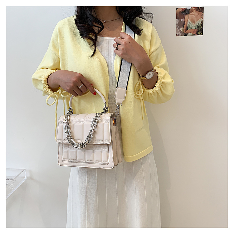 Fashion Retro Thick Chain Lattice Wide Shoulder Strap Messenger Handbag Wholesale Nihaojewelry display picture 13