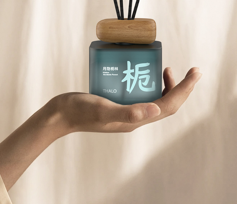 Car-mounted flameless aromatherapy diffuser with a high-end feel, long-lasting fragrance, home-use reed diffuser, toilet deodorizer, air freshener