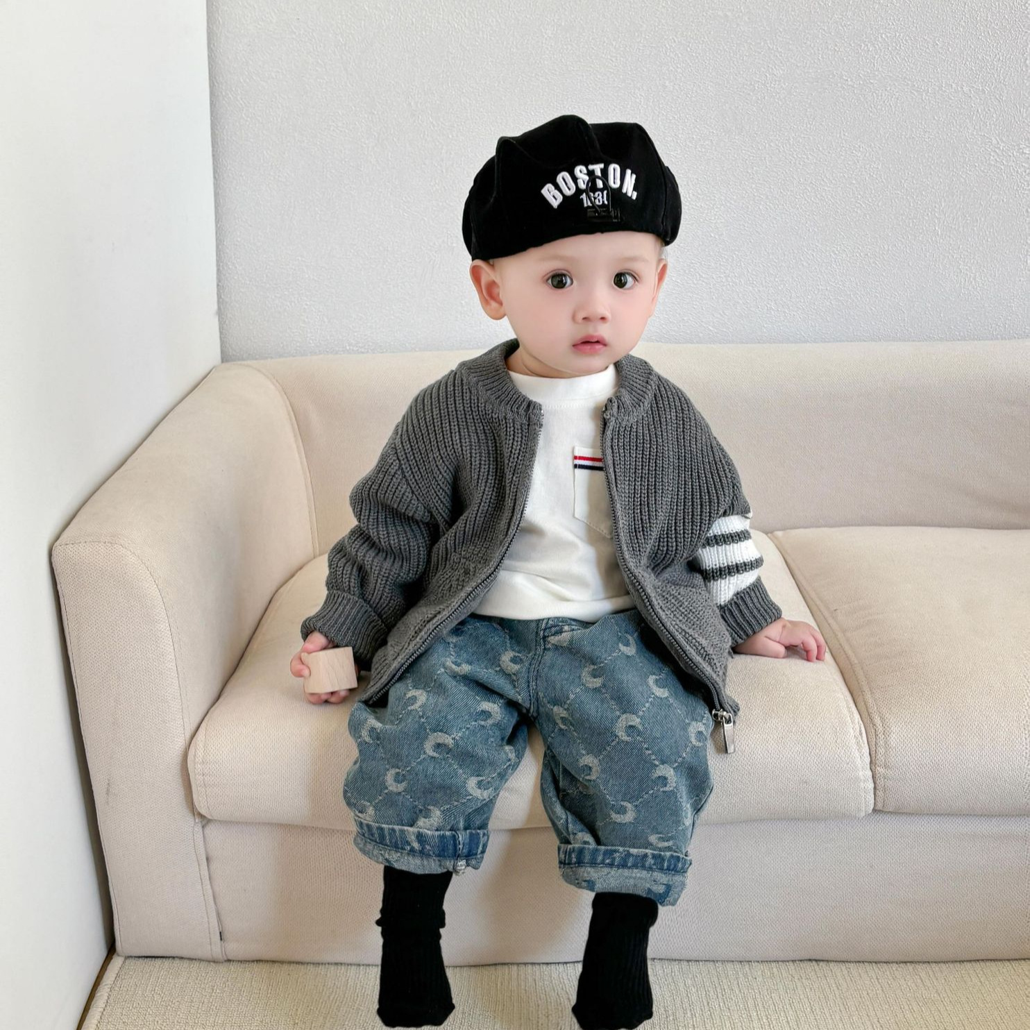 Brand children's sweater for early age