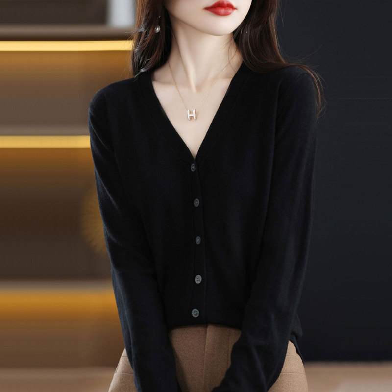 【厂家直供】时尚新款V领针织开衫外搭毛衣女春秋薄款宽松上衣潮|undefined