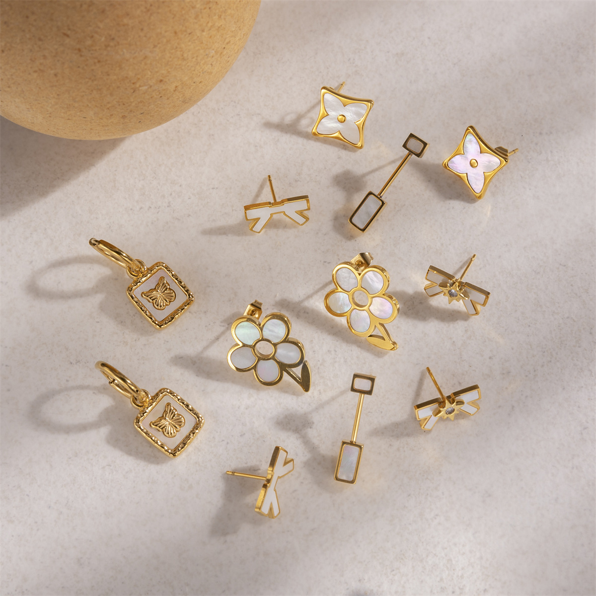 Pendientes de acero de titanio europeo y americano de Tena Pendientes de concha con incrustaciones de estilo minimal de alta calidad Accesorios explosivos transfronterizos Earrings