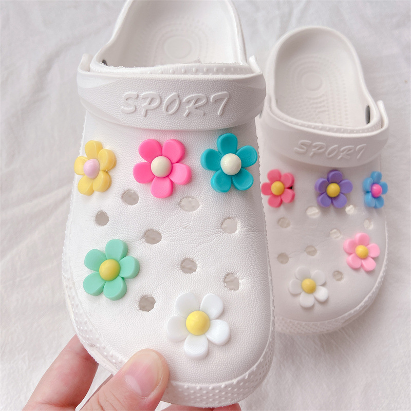 Weekend, Home, Daily Occasion Plastic Material Flower Pattern Summer Season Flower Shoe Accessories Plastic Slippers Summer Shoe Buckle
