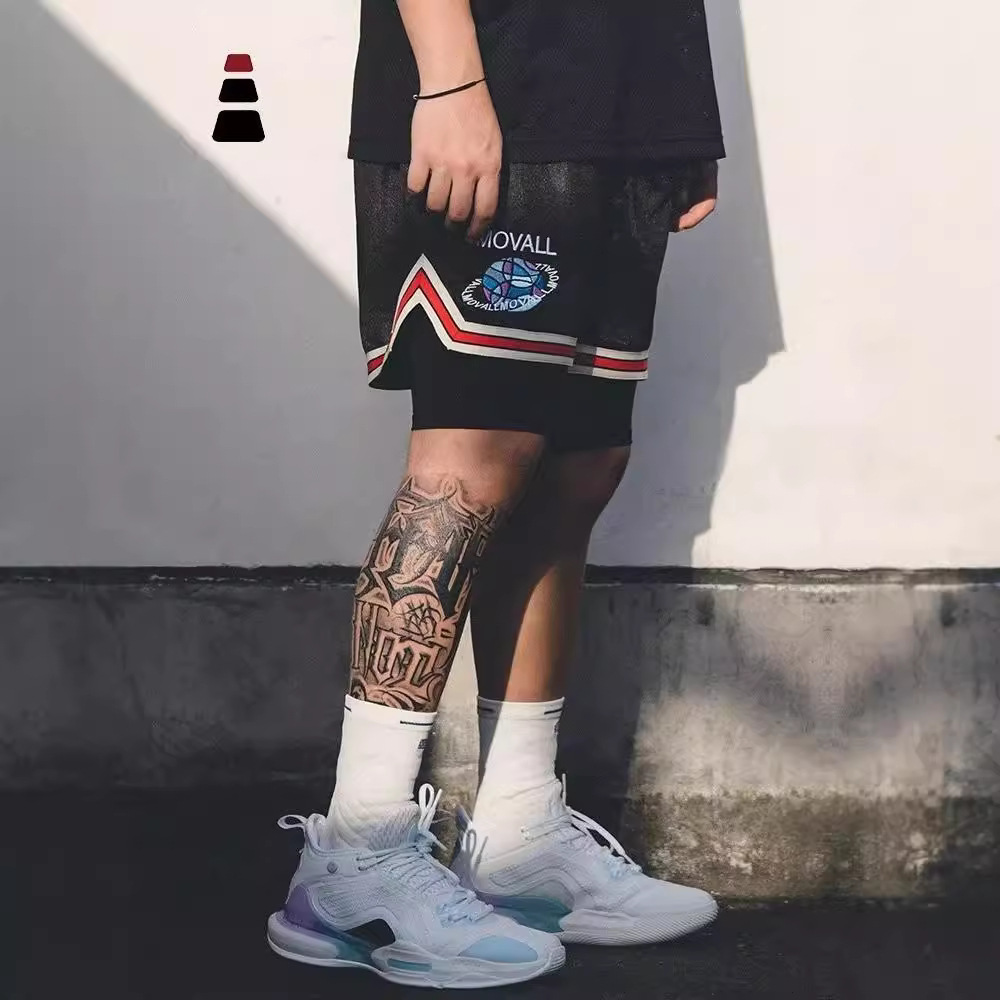 Pantalones cortos casuales de verano sueltos, marcas de moda para hombres, estilos calientes, pantalones exteriores de moda, pantalones de cinco puntos coreanos de todo fósforo