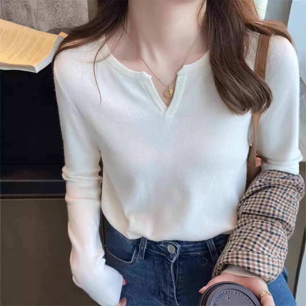 Autumn white knitted demi-season long-sleeve