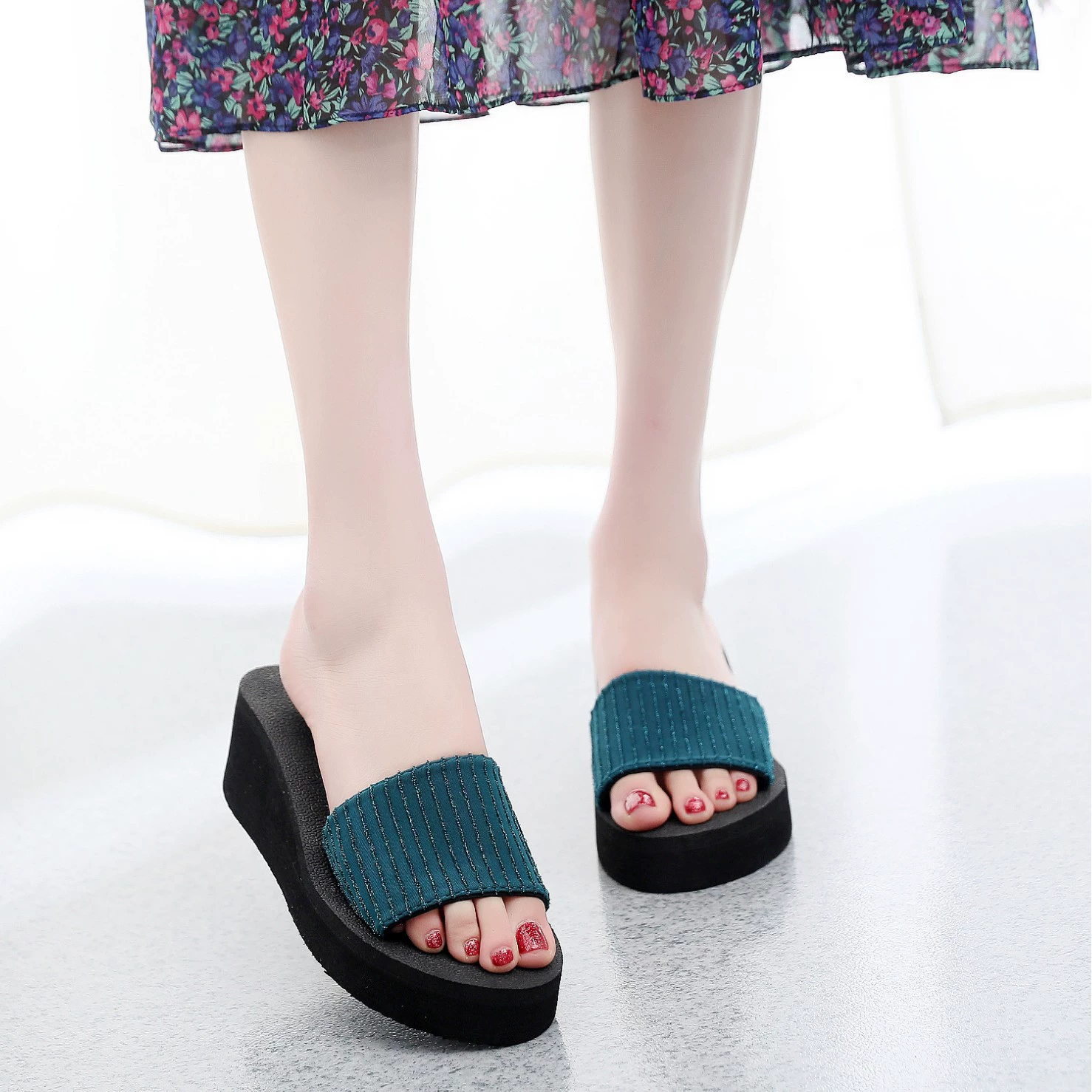 2021 летние шлепанцы, женские сандалии на высоком каблуке на танкетке, тапочки на платформе, шлепанцы, домашние тапочки