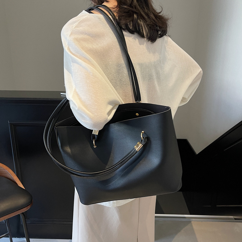 Bolsa de compras relajada para mujeres 2024 nueva moda europea y americana simple atmósfera bolsa de hombro de cuero suave sensación de viaje bolsa