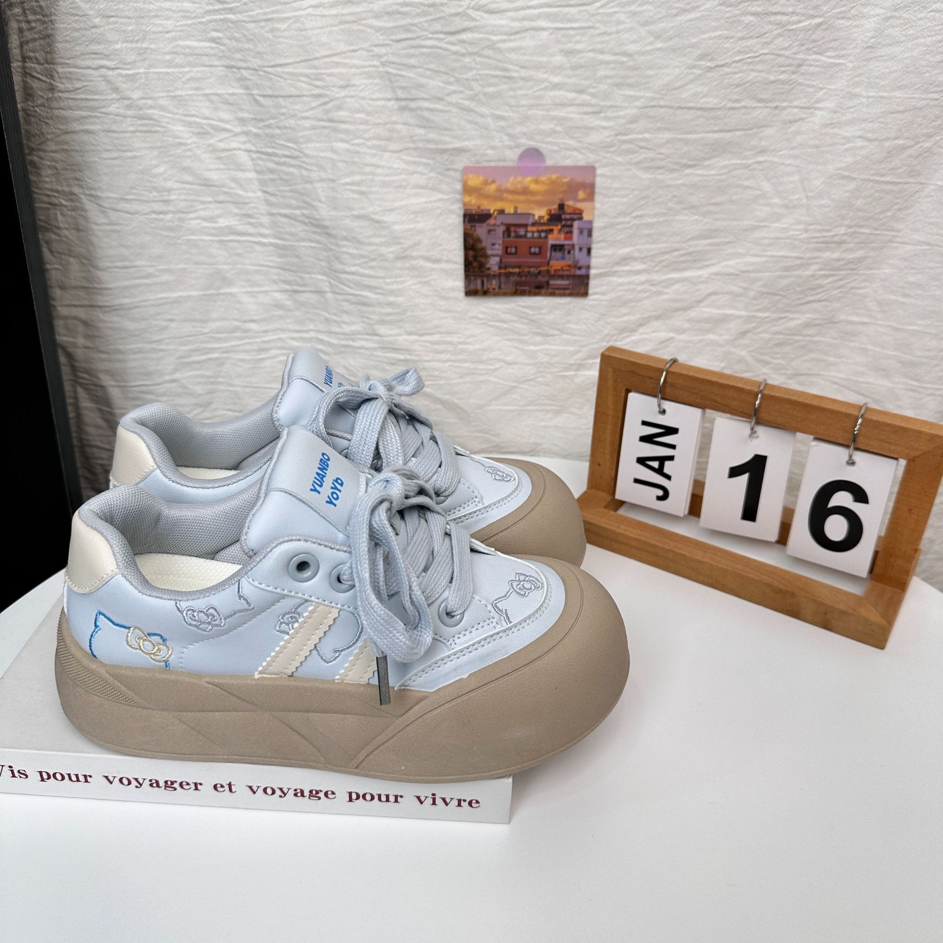 Zapatillas de tabla de pan de suela gruesa de onda lejana para mujer, retro, nicho, tendencia, todo fósforo, feo, lindo, cabeza grande, zapatos blancos, cabello