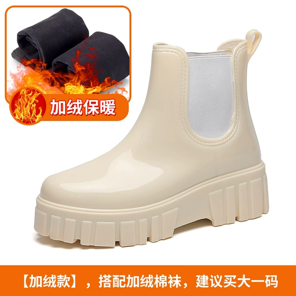 Off-white [cotton socks]