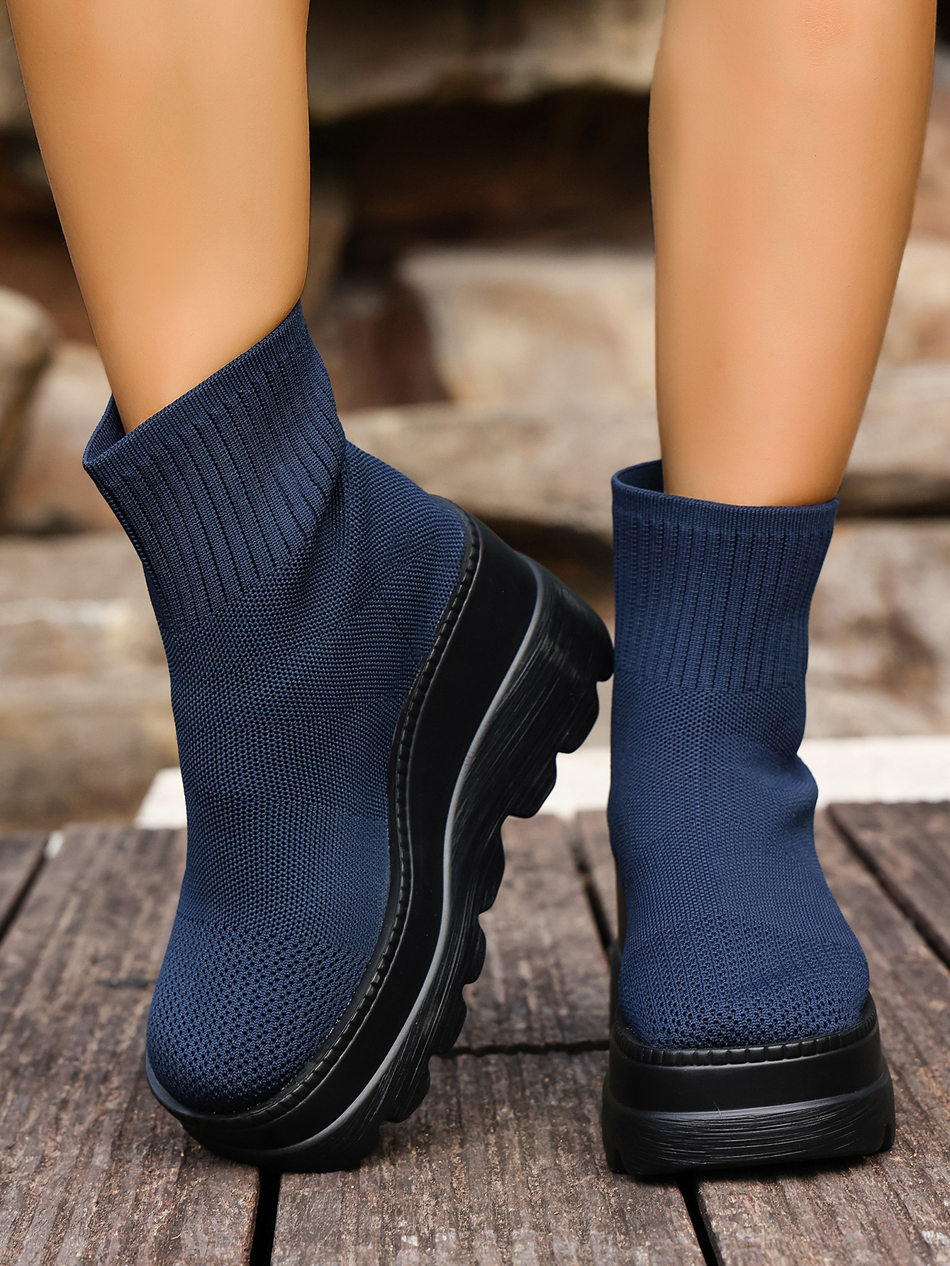 Botines cowboy mujer con cuña y plataforma estilo slip-on_voghion.com