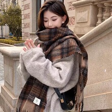 复古时尚马海毛围巾女流苏加厚保暖秋冬季氛围感格子围巾披肩批发