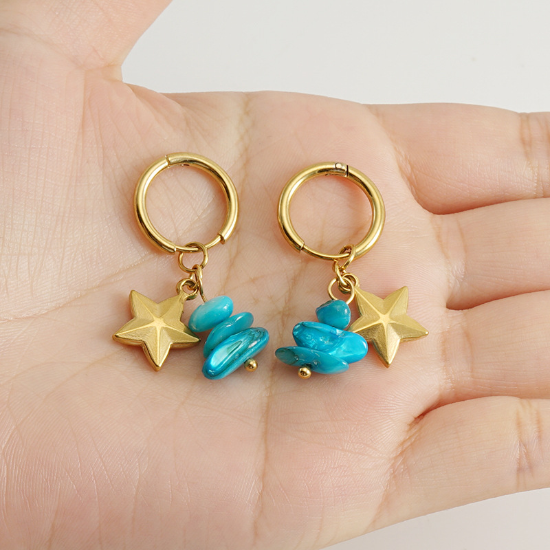 Pendientes de aro dorados con estrella y piedra natural_voghion.com