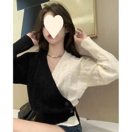 春秋季设计感别致交叉V领上衣女秋冬加厚收腰黑白撞色针织衫毛衣