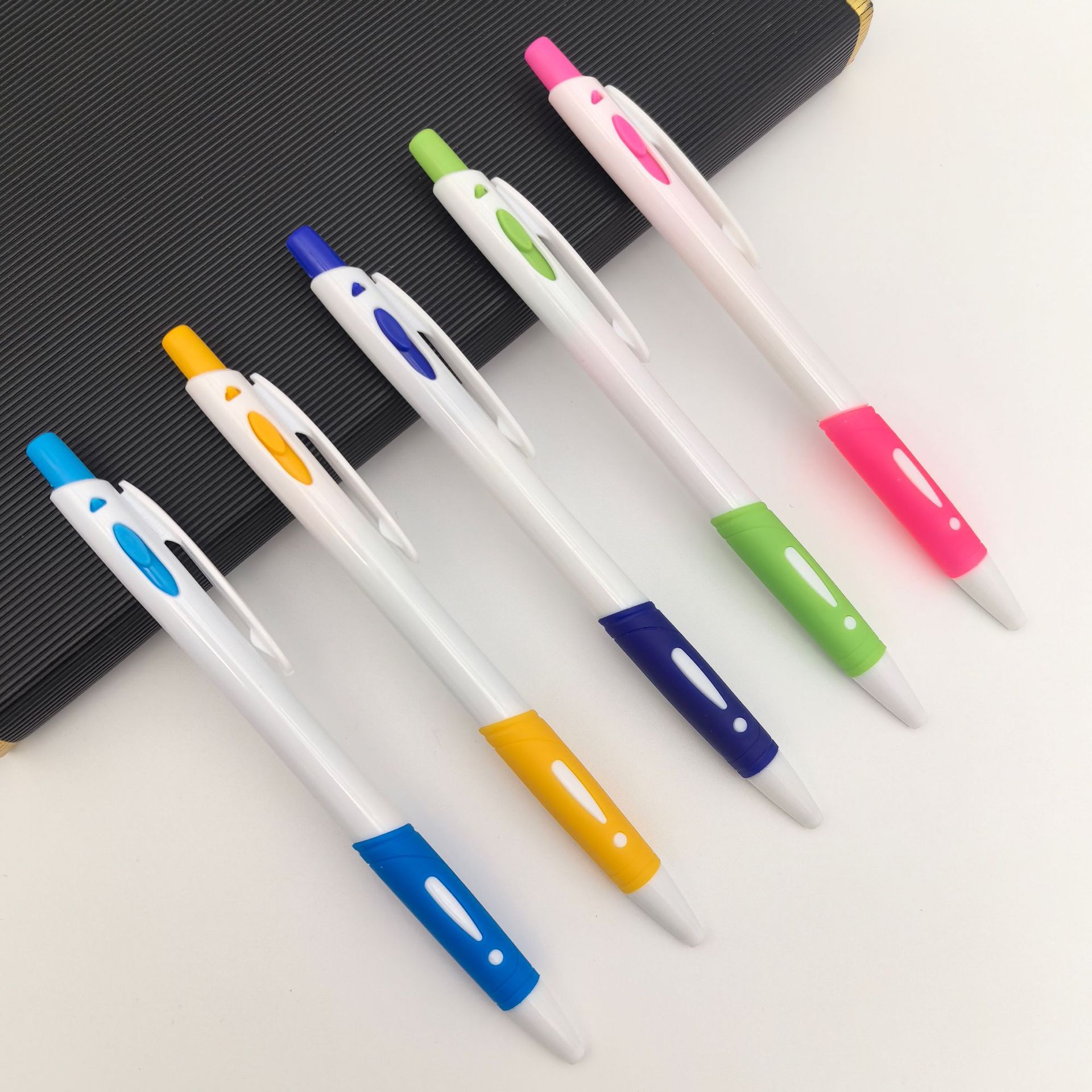 Bolígrafo publicitario de color mayorista transfronterizo bolígrafo de bolas de impresión de logotipo blanco bolígrafo de regalo publicitario