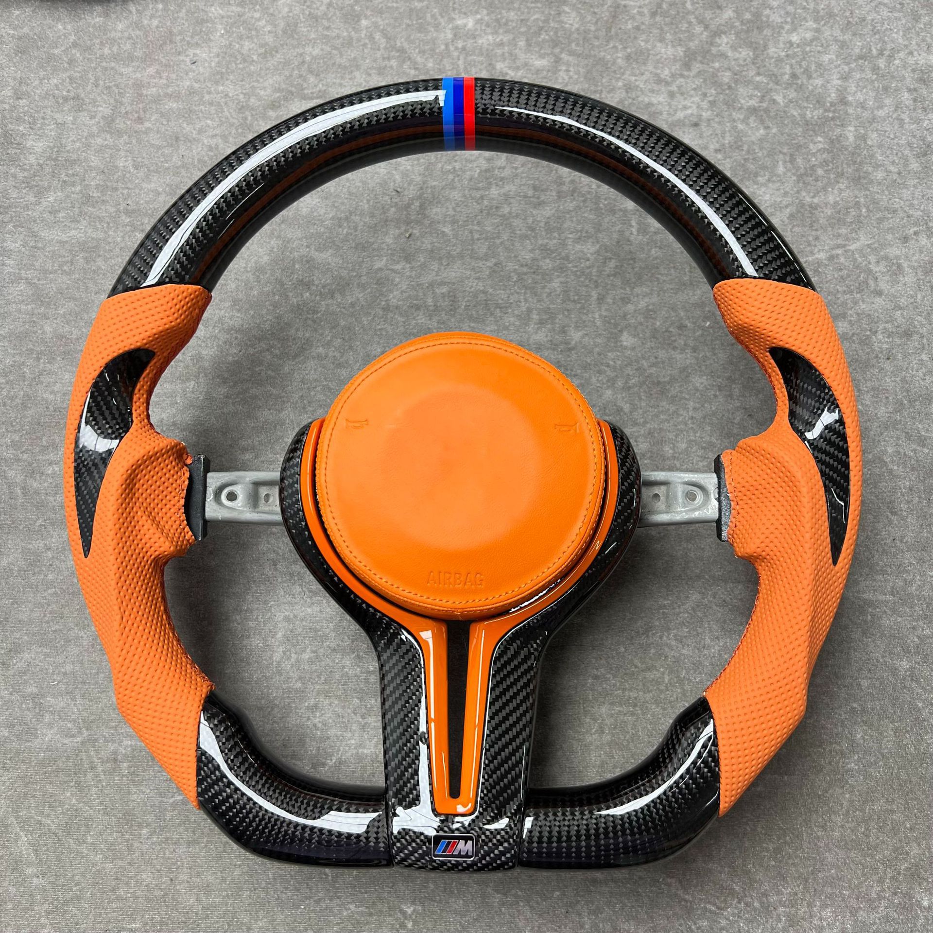 Popular in foreign trade, suitable for BMW F chassis 3 Series, 5 Series, X3, X5, M3, M6 carbon fiber car steering wheel modification and customization