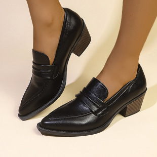 Foreign trade retro mid-heel single-layer shoes women's 2024 pointed plus size cross-border small leather shoes autumn new thick-heeled one-pedal 43