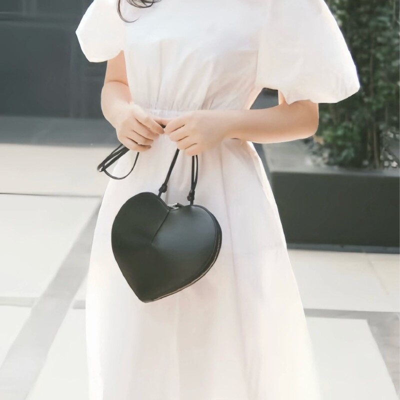 Alaia Heart-Shaped Bag Cross-Border European and American Fashion Peach Heart Box Bag Niche Design High-Quality Shoulder Crossbody Bag Dropshipping Alaia Heart-Shaped Bag Cross-Border European and American Fashion Peach Heart Box Bag Niche Design High-Quality Shoulder Crossbody Bag Dropshipping