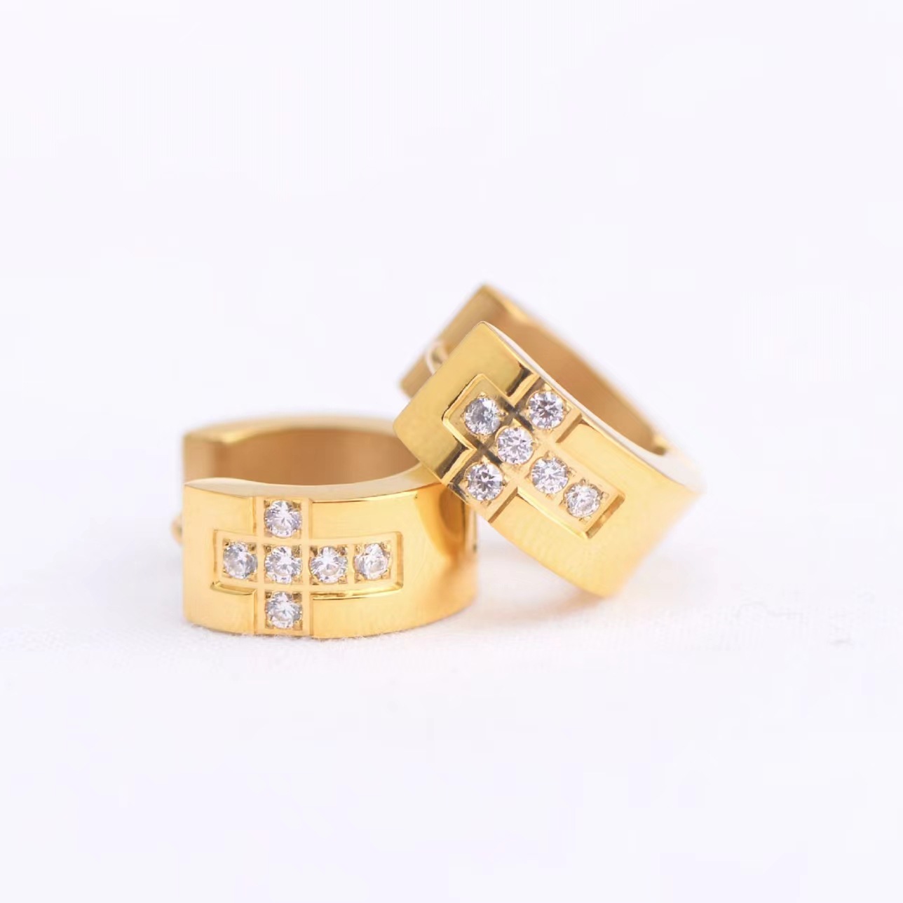 8g Weight 0.03µm-0.05µm Gold Plating Thickness PVD Coated Real Gold Plated Cross Stainless Steel Retro Waterproof Non Tarnish Earrings