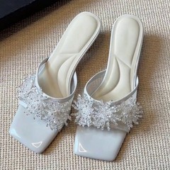 ニッチデザインスクエアトゥメッシュビーズフラワーワンラインサンダル女性用夏ソフトレザーチャンキーヒールオープントゥハイヒールスリッパ