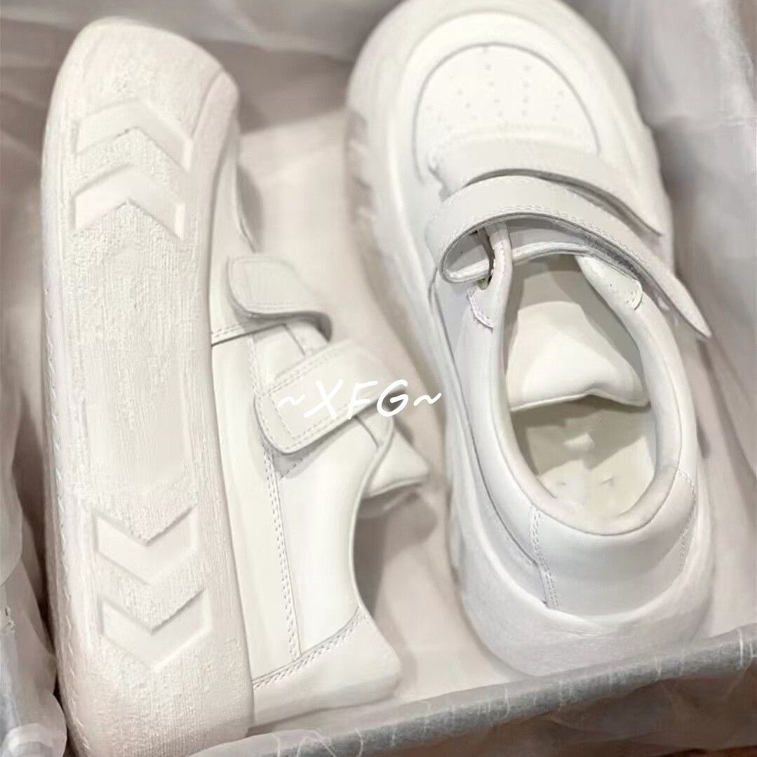 Velcro cabeza grande zapatos de pan de suela gruesa mujer 2025 otoño nuevo estilo universitario deportes ocio realzar zapatos blancos mujer