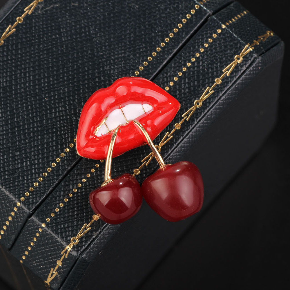 Retro Style Retro Pin Lips Cherry Metal Plating Women's Brooches