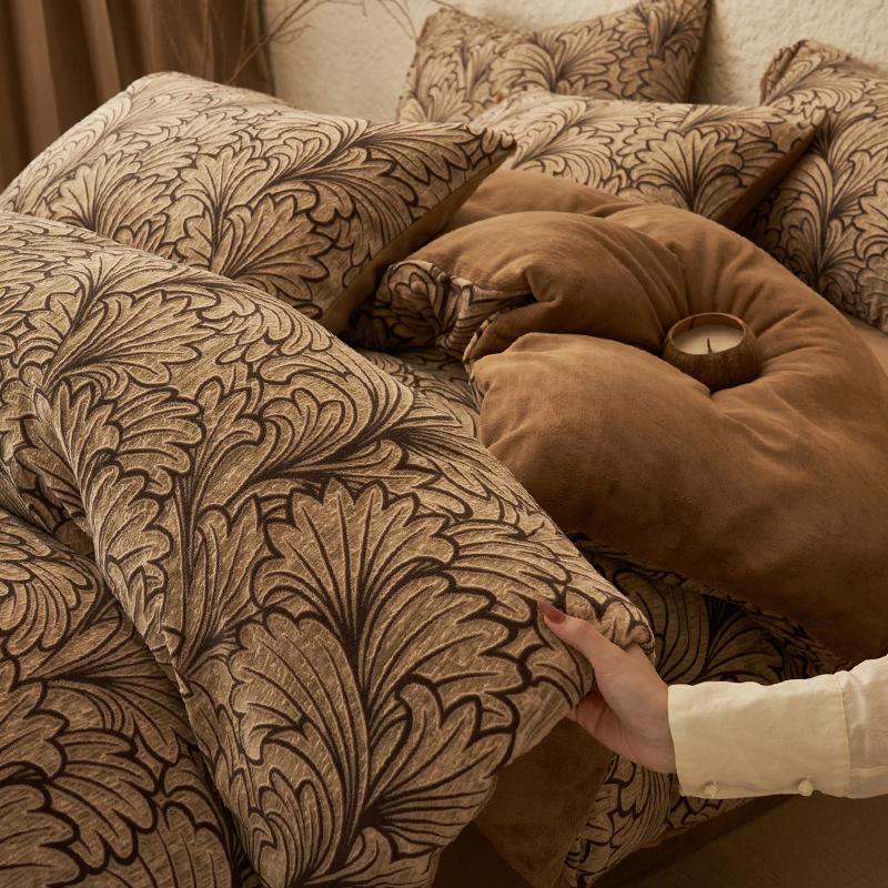 Alta sensación de tallado leche de lana de cuatro piezas doble cara engrosado cálido edredón de coral cubierta de cama de franela