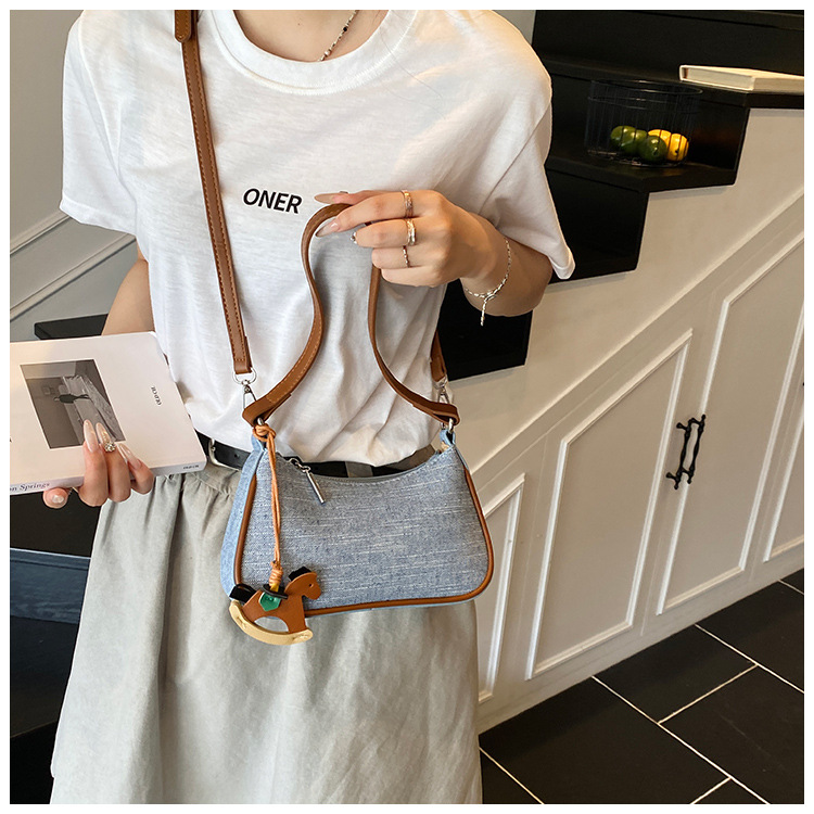 A niche design and fashionable underarm bag for summer 2025, a versatile and high-quality crossbody bag for women's daily commuting undefined