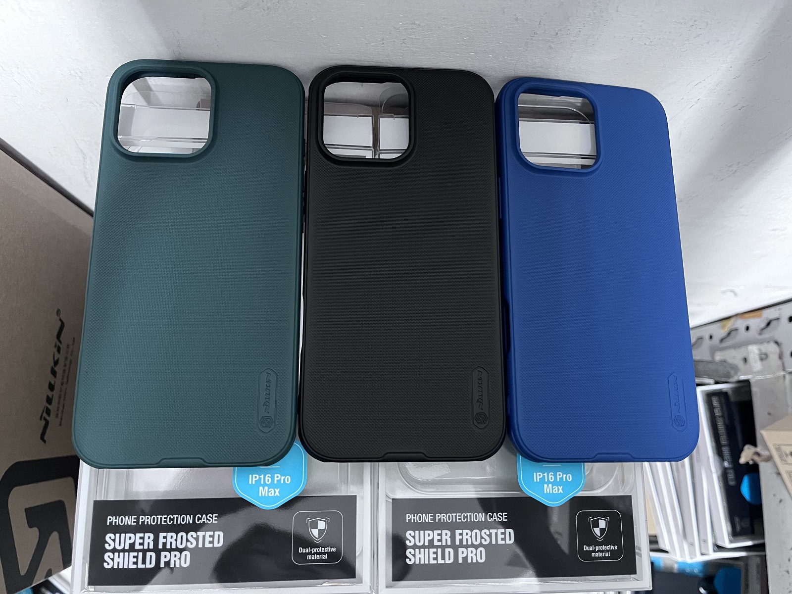 Ốp lưng Nillkin cho iPhone 16 Pro Max – vỏ bảo vệ siêu mỏng, khiên mờ chống sốc — Shield Pro Apple iPhone 16-Đen, Tấm chắn Pro Apple iPhone 16 Pro-Màu xanh, Shield Pro Apple iPhone 16 Pro Max-Đen chi tiết 27