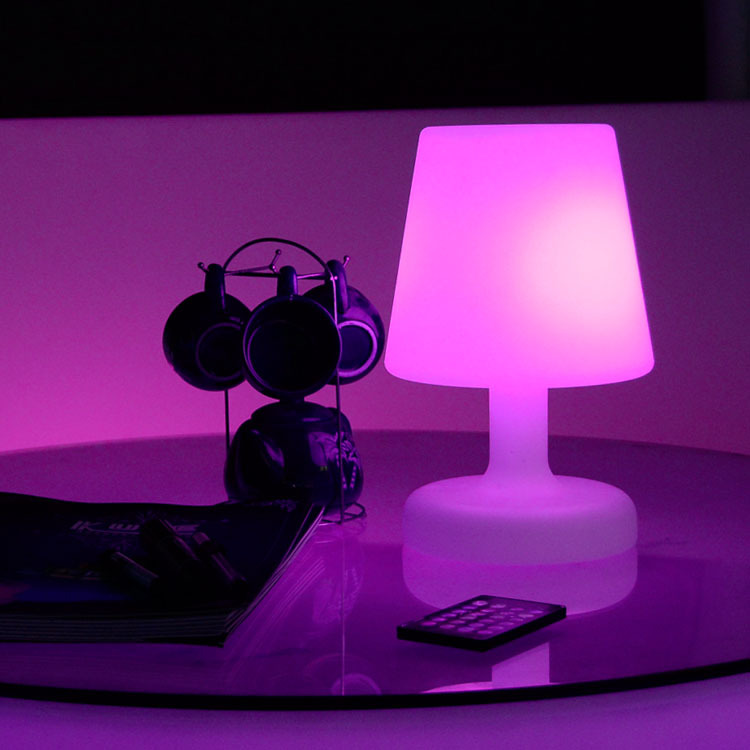 Transfronterizos LED lámpara de escritorio pequeña lámpara de atmósfera de color de moldeo de rotación lámpara de noche de carga USB lámpara de escritorio de atenuación colorida lámpara de protección de ojos