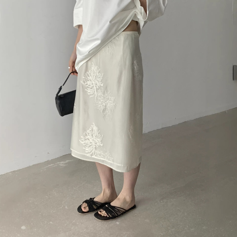 Abra2026 New Style French Gentle Tencel Yarn-Like Embroidered Skirt High-Waisted Slimming Mid-Length A-Line Skirt