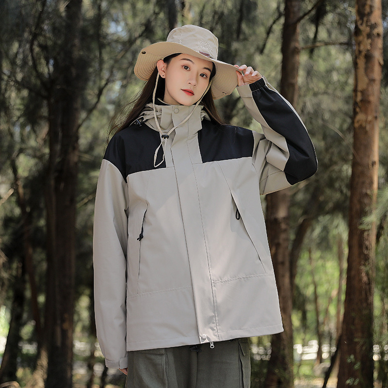 Chaqueta de invierno al aire libre para hombres y mujeres tres en uno de dos piezas de lana engrosada chaqueta de alpinismo a prueba de viento al por mayor en vivo