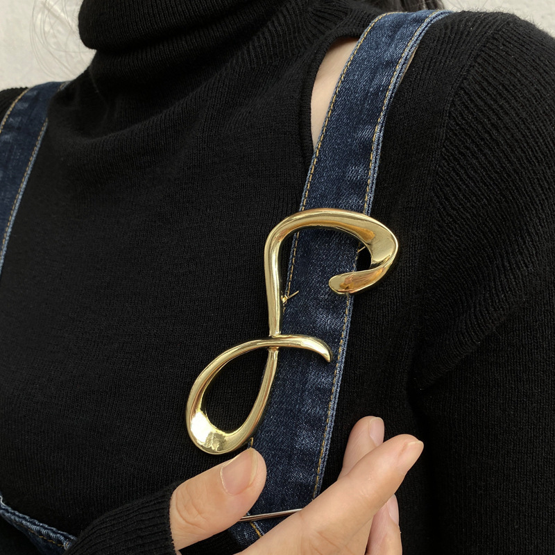 欧米誇張高級感金属デザイン8字型大ブローチins潮個性コートピンコートアクセサリー|undefined
