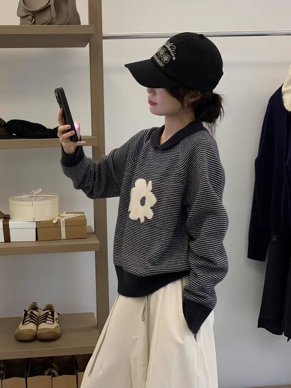 条纹小翻领刺绣花朵针织衫女2025早秋单穿小香风宽松慵懒穿搭上衣|undefined