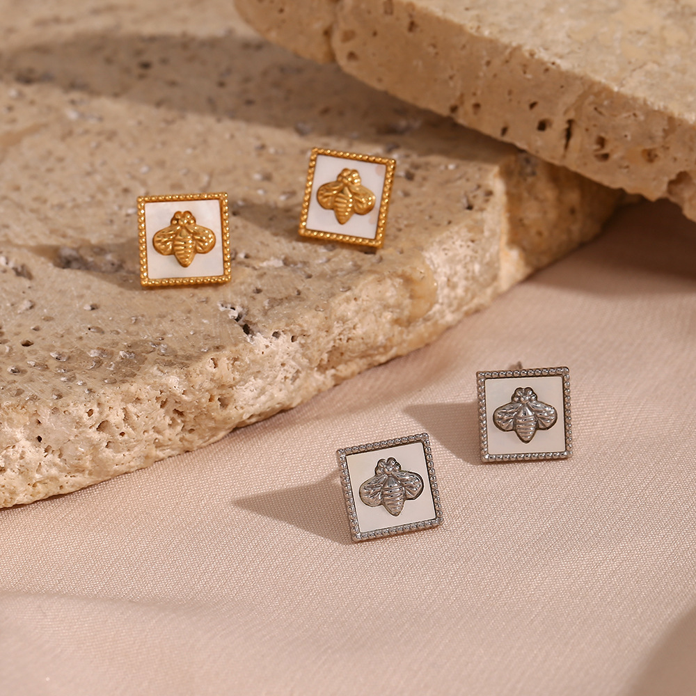 Fashion Bee Stainless Steel Plating Shell Pendant Necklace