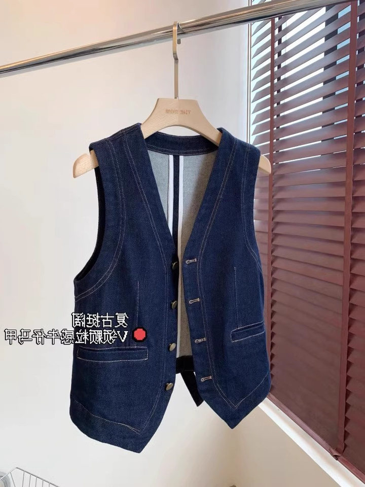 Áo vest denim nữ không tay cổ chữ V phối lớp phong cách retro, dáng ôm tôn dáng, dài 50–65 cm — Áo vest denim màu xanh (hàng có sẵn), Áo vest màu xanh đậm (có sẵn), Áo vest màu xanh đậm chi tiết 46