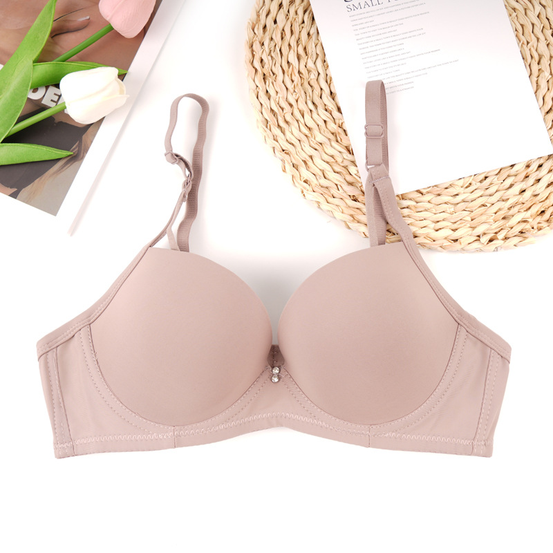 Fábrica de stock de ropa interior lisa sin marcas de pecho pequeño damas juntas sujetador de ajuste de soporte de la niñez sujetador del sudeste asiático