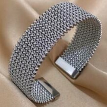 欧美跨境环形软钛钢开口手镯18K镀金C型不锈钢密线压纹轻奢手环|undefined