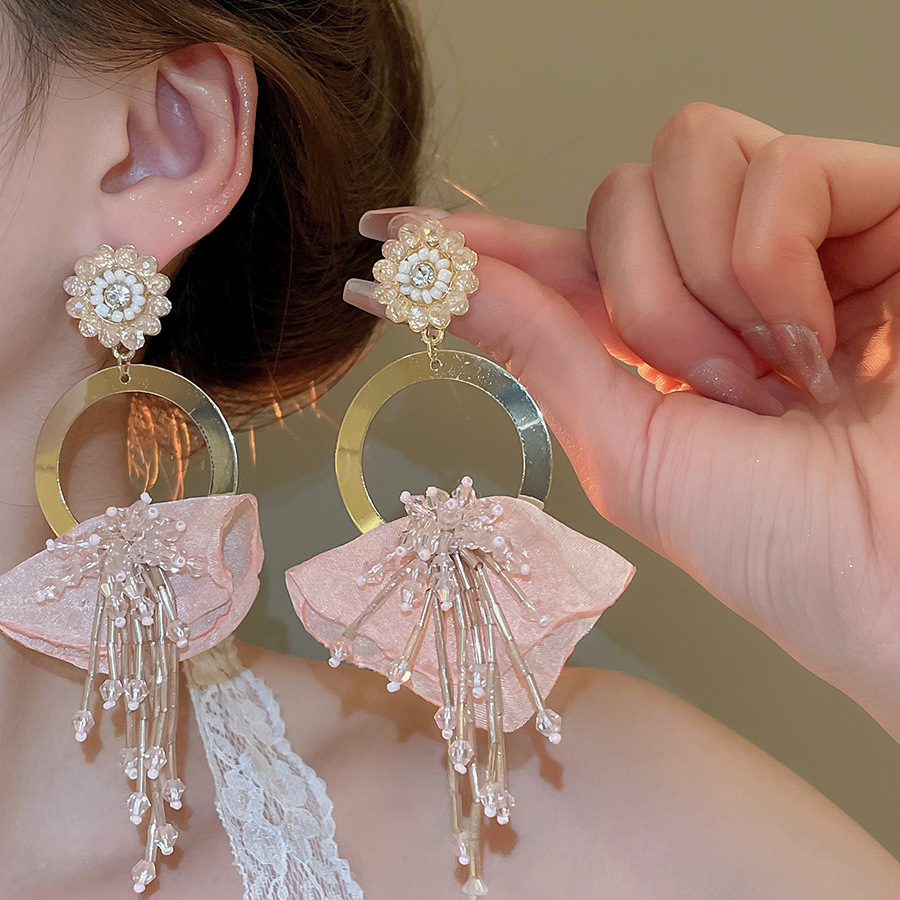 Pendientes de borla de flores de tela de aguja de plata Pendientes de estilo de vacaciones junto al mar