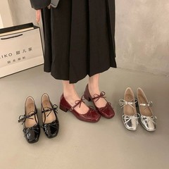 銀色のフランスの蝶結びのメアリー珍の靴の女性2025新型の春の太さと気質の組み合わせのスカートの小さい革靴