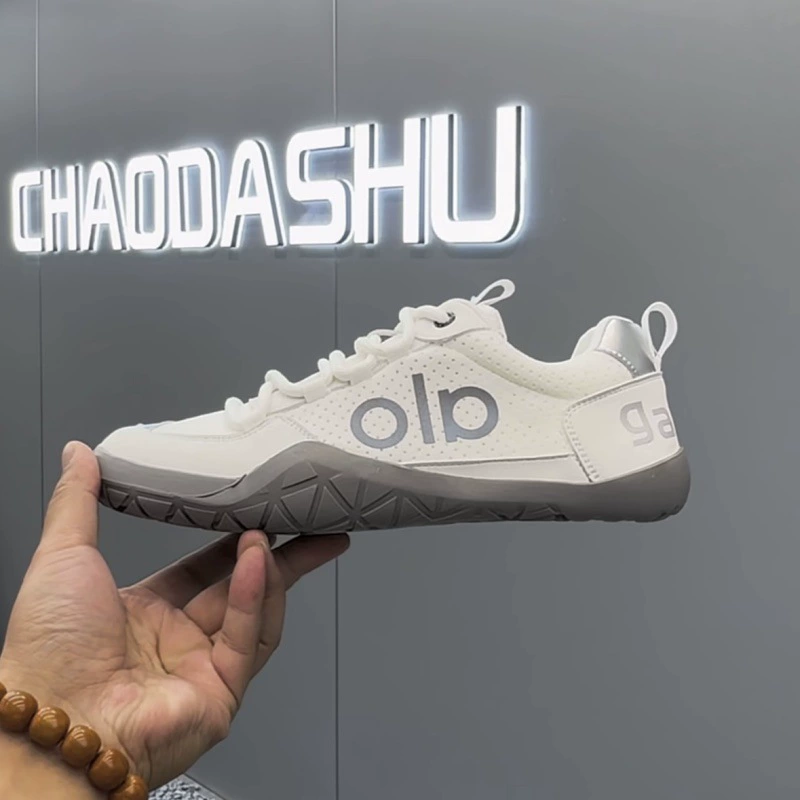 Летние новые дышащие кроссовки из сетки 2025 года, модные универсальные удобные с мягкой подошвой, легкие роскошные трендовые мужские туфли