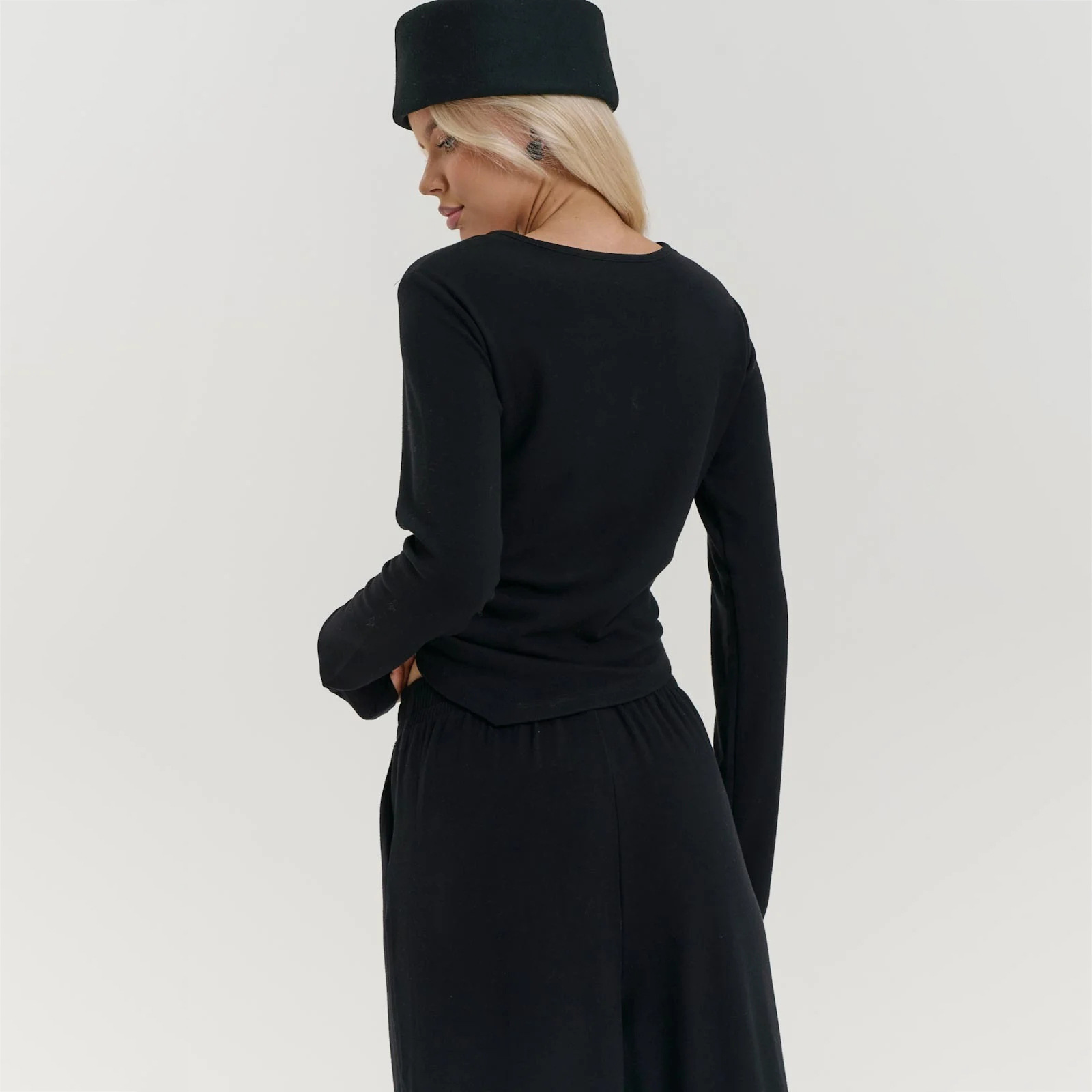 Effortless Two-Piece Set – Asymmetrical Hem Top + Straight-Leg Pants With Raw Seam Detailing (S-L, Black/Brown)_ecoleips.com