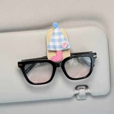 Sürətlər qutusu və əl tormozu başlıqları – Women - blue-checkered-umbrella-with-pink-buttons-beige-glasses-clip
