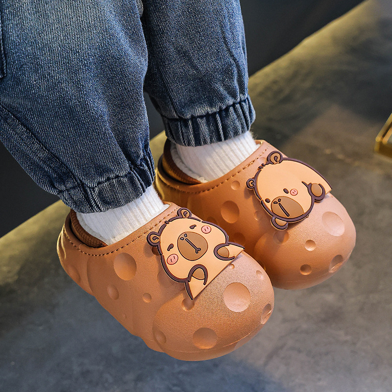 Capibara invierno zapatillas de algodón para niños, calentamiento, impermeabilización, zapatos de algodón para niños, bolsas de tacones para niños