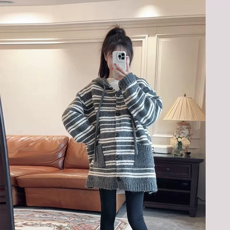 咖色软糯连帽条纹针织外套冬季女2025新款学院风加厚短款毛衣开衫