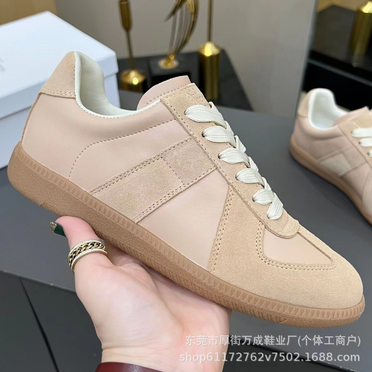 Zapatos de entrenamiento alemanes originales puros mm6 zapatos casuales deportivos planos de cuero para mujer zapatillas de deporte para hombre zapatos blancos ventas directas de fábrica de Dongguan