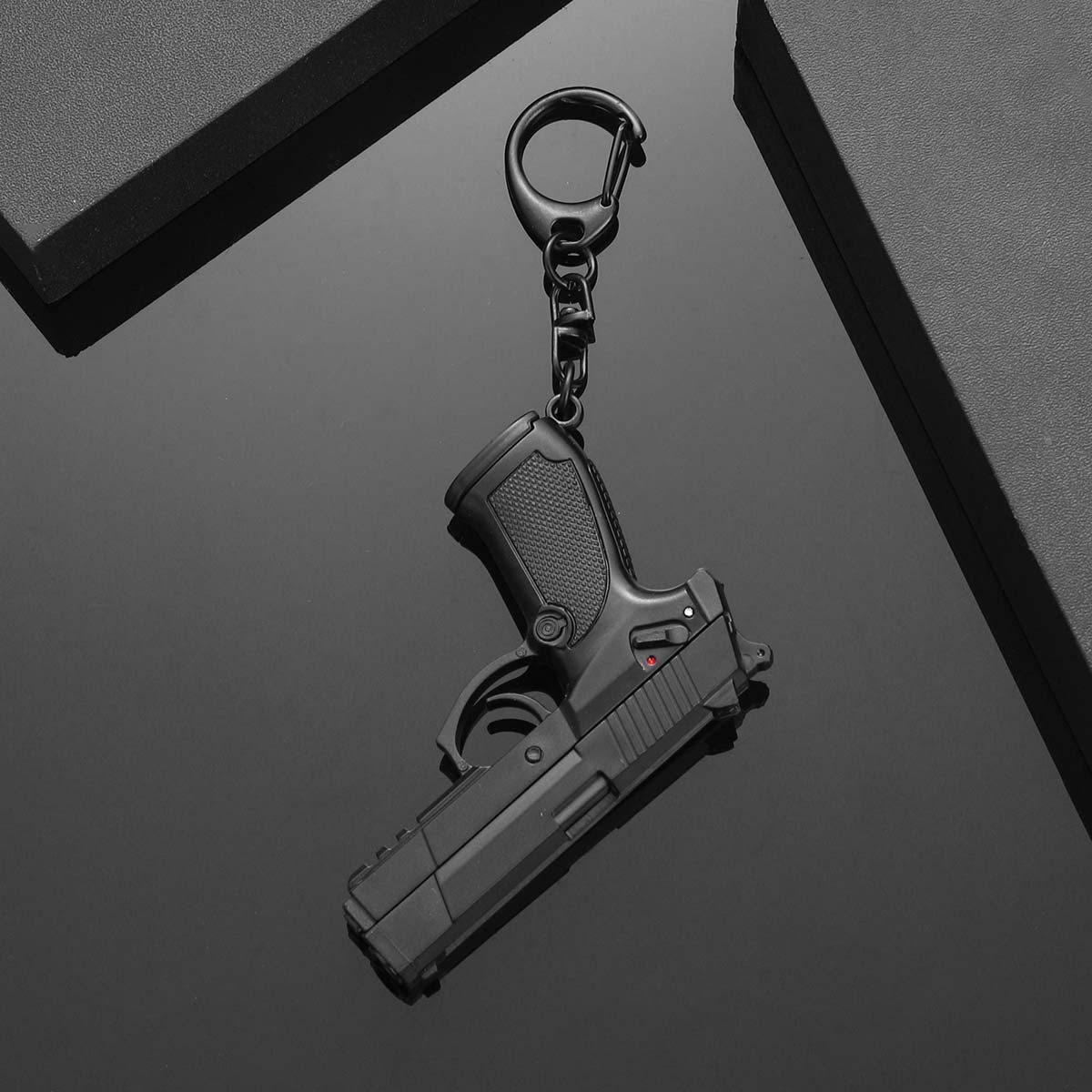 Nuevo y peculiar colgante decorativo creativo transfronterizo Llavero de pistola de juego colgante de juguete de restauración realista desmontable