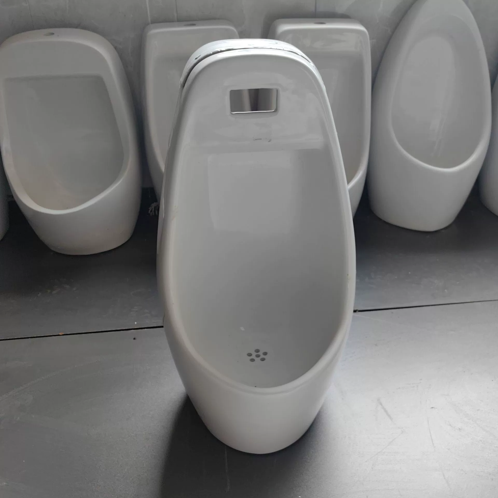 Мужской писсуар, писсуар с датчиком, керамический писсуар.